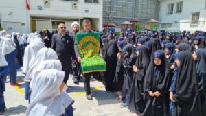 حضور خادمین اما رضا (ع) در میان دانشآموزان دبستان